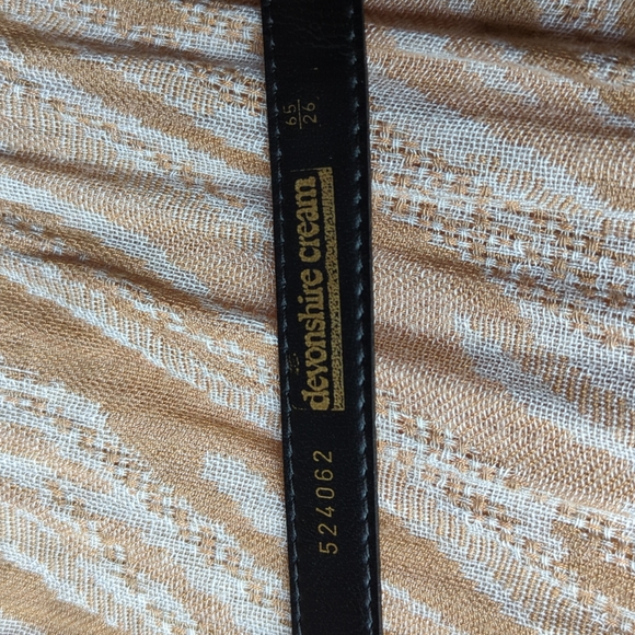 Vintage brown leather belt w/ gold buckle - Picture 3 of 4